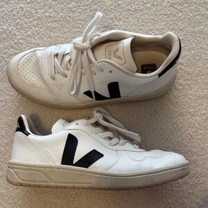 Veja Men's Classic White and Black Sneakers